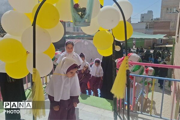 جشن شکوفه‌ها در مدارس حضرت مریم(۱) و (۲) قیامدشت 