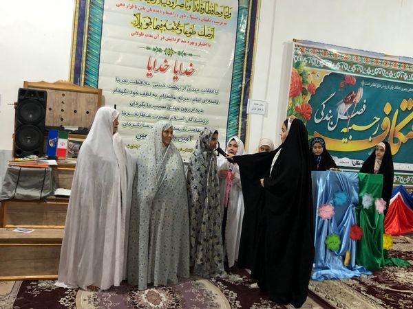 مراسم اعتکاف دانش آموزی در شهر راز