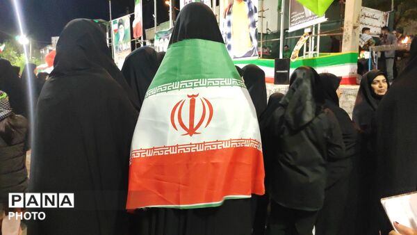 معمولان در شب چهل و چهارم، چراغ انقلاب را روشن کردند