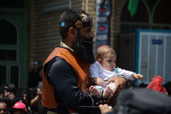 عزاداری ظهر عاشورا در شهر بافران 