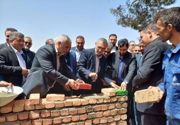  آئین خشت گذاری مدرسه ثامن الحج علیه السلام در شهرستان اسلامشهر 