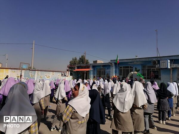 جشن آغاز سال تحصیلی در دبستان دخترانه  شهید محمد حسین الیشه 