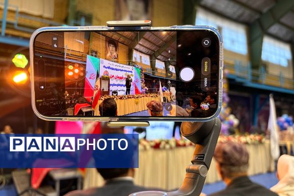 جشن روز پدر در سالن گلعباسی ورامین ؛ حضوریک هزار نفر از  پدران دانش آموزان گل‌های نمونه