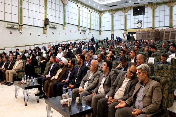 تجلیل از طلایه‌داران برتر تعلیم و تربیت ، آیین تقدیر از معلمین نمونه شهرستان پاکدشت 