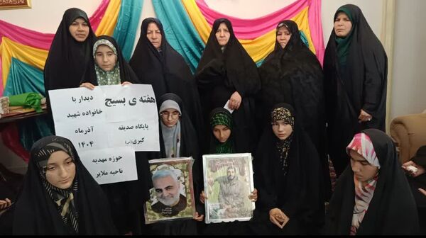 دیدار دانش‌آموزان بسیجی جوکار با خانواده شهید قاسم محمدی