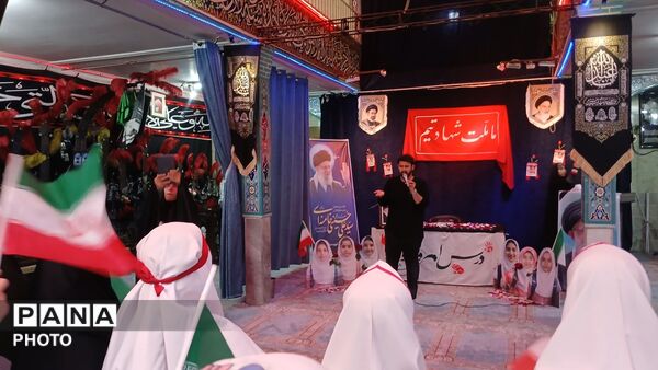 حسینیه به یاد رهبر شهید؛ تجدید میثاق دانش‌آموزان با آرمان‌های انقلاب