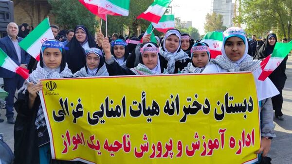 تجمع بزرگ فرهنگیان و دانش‌آموزان خوزستانی در حمایت از مقاومت