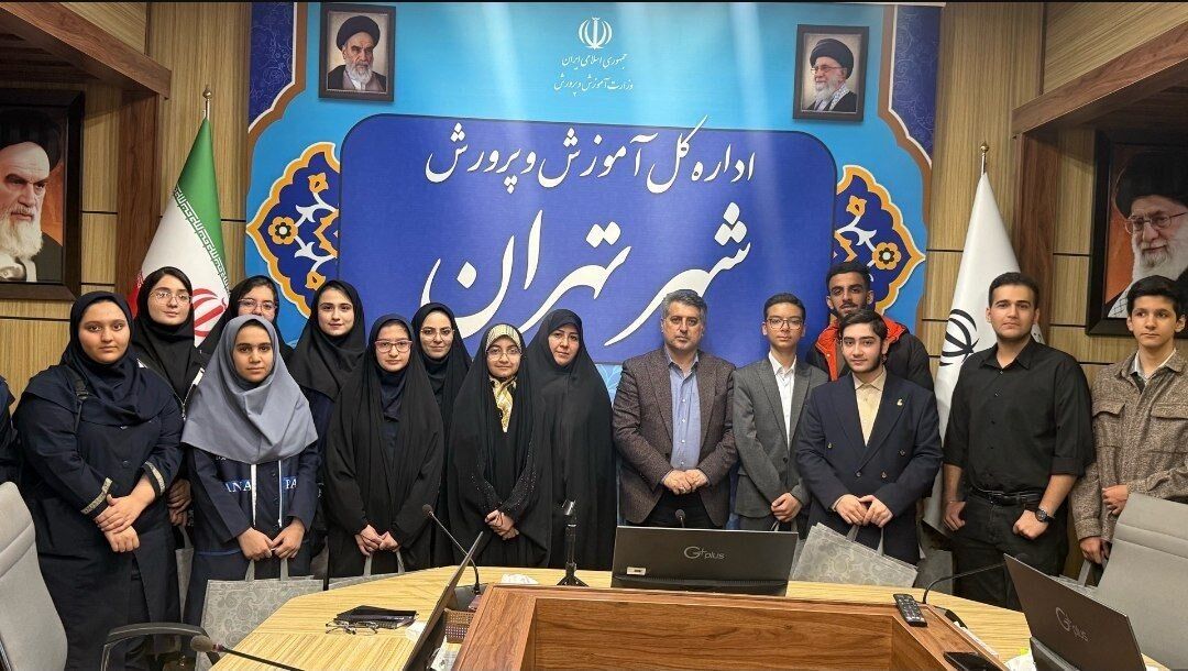 نشست صمیمی مدیر کل آموزش و پرورش تهران با دانش آموز خبرنگاران پانا‌
