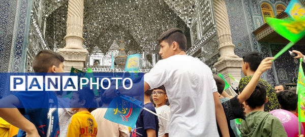 شادپیمایی دانش‌آموزان ابتدایی قم به‌مناسبت عید ولایت