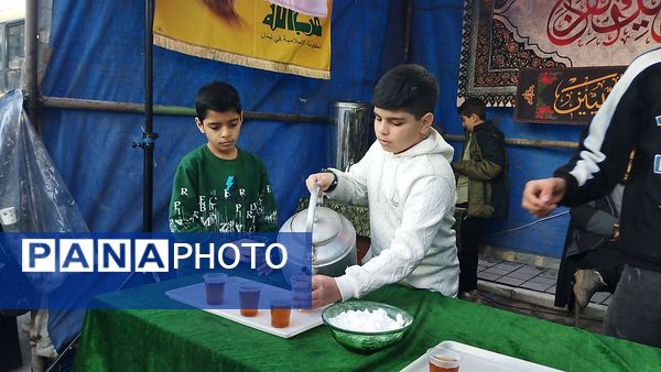 حضور مردم در مهمانی کیلومتری اعیاد شعبانیه نیشابور