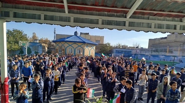 مراسم صبحگاهی شاد و متفاوت در دبستان پسرانه فطرت