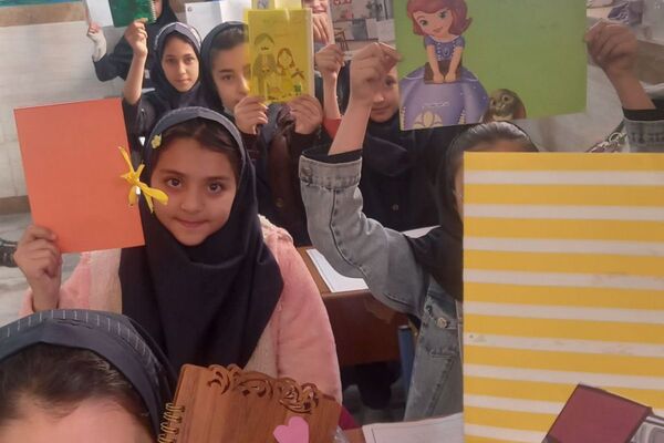 گرامیداشت هفته کتاب و کتابخوانی در مدرسه مریم بهارستان دو