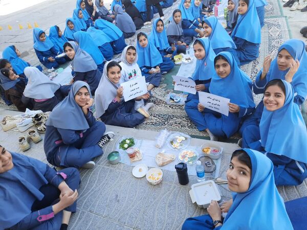 تخم مرغ، قهرمان کوچک سفره‌ها: جشنواره‌ای پرنشاط در دبستان دخترانه ام البنین
