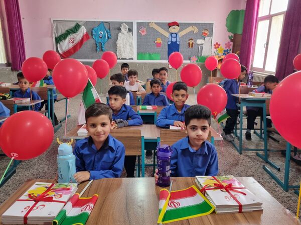 نواختن زنگ مهر، جشن شکوفه‌ها در حاجی‌آباد