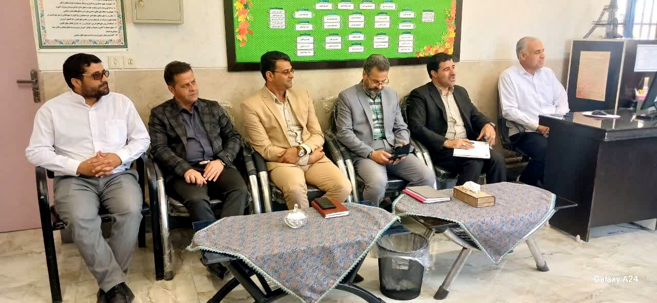 بازدید معاون پرورشی و فرهنگی اداره کل آموزش و پرورش استان اصفهان از مدارس شهرستان ورزنه



