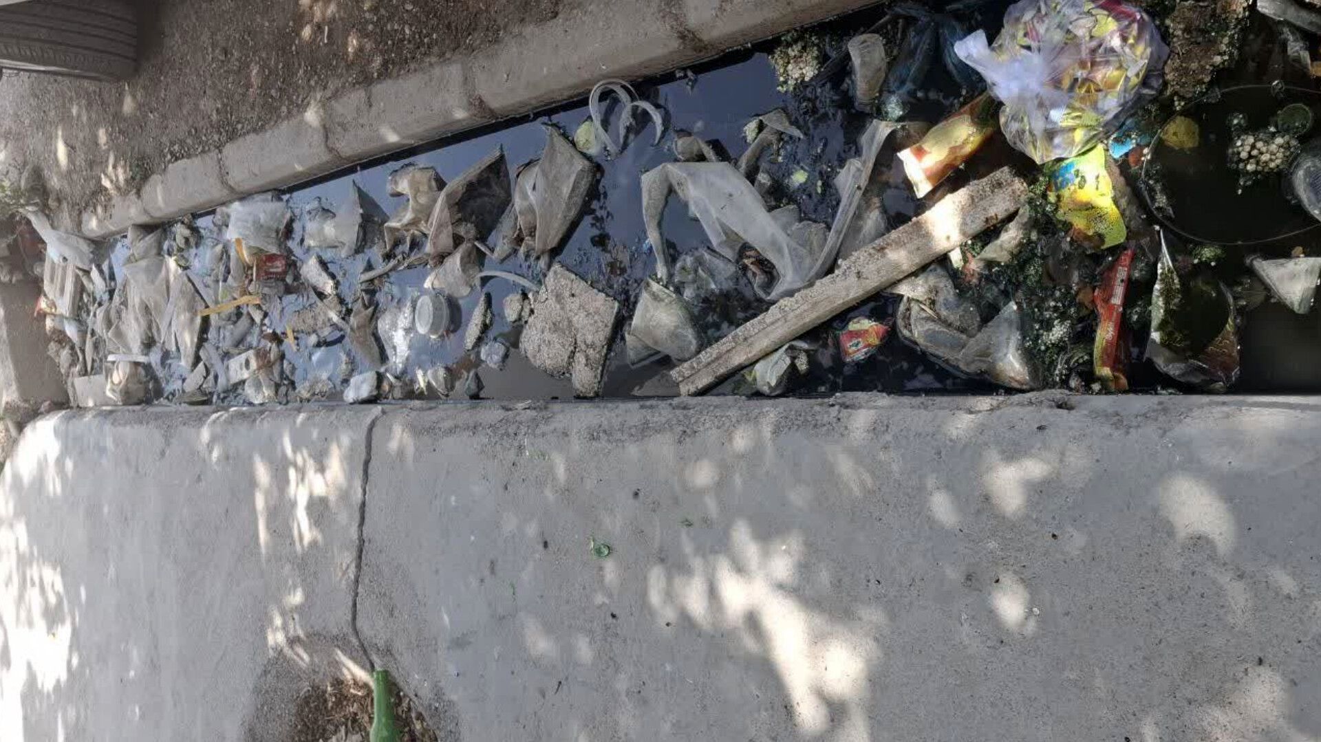 نهرهای آلوده در روستای تلوری خرم آباد؛ مطالبه‌گری اهالی برای حفظ محیط زیست و سلامت عمومی