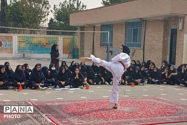 المپیاد ورزشی درون مدرسه‌ای به مناسبت هفته تربیت‌بدنی در دبیرستان دخترانه فدک