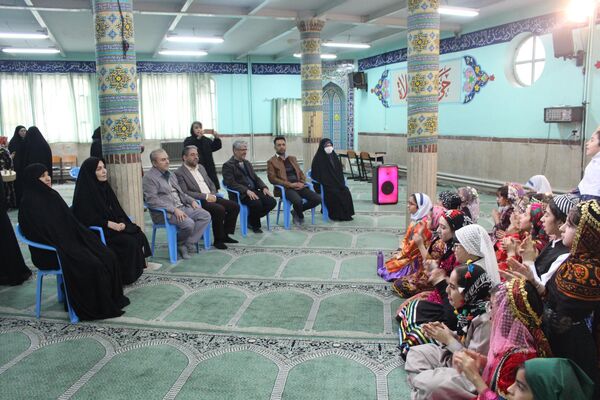  نمایشگاه هفته ماها در مدرسه امام موسی کاظم (ع)