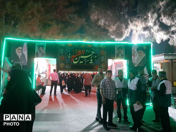 دانشگاه آزاد شهرقدس؛ مأمن زائران اردبیلی در مسیر وداع با رهبر شهید