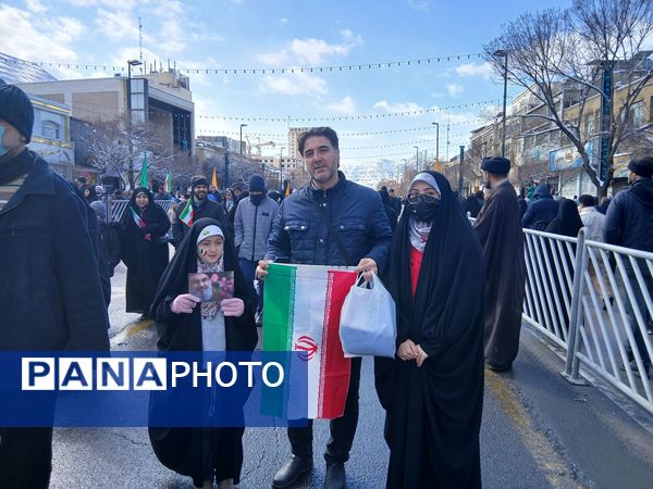 حضور پرشور مردم مشهدی در راهپیمایی ۲۲ بهمن 