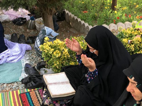 برپایی مراسم دعای عرفه در گلستان شهدای اصفهان