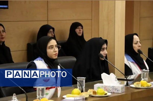 تقدیر از منتخبین کشوری هلالیتا در همدان