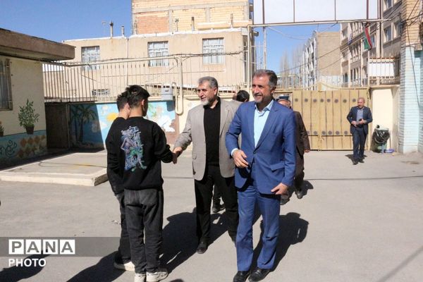  بازدید نماینده مجلس از مدارس فیروزکوه و دماوند به مناسبت هفته امور‌تربیتی