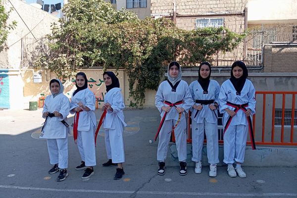 افتتاحییه المپیاد ورزشی دورن مدرسه دبیرستان دخترانه دانش‌نیا