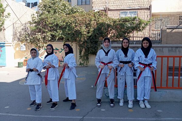 افتتاحییه المپیاد ورزشی دورن مدرسه دبیرستان دخترانه دانش‌نیا