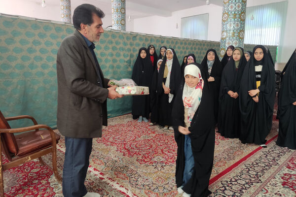 اعتکاف دختران دانش‌آموز شهر سورمق