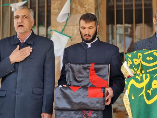 پرچم گردانی حرم مطهر امام رضا (ع) در دبیرستان دخترانه خدیجه کبری (س) ناحیه۴ اصفهان