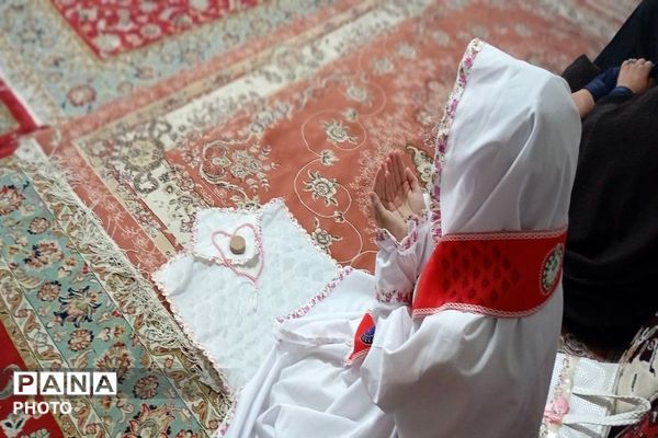 حضور دانش آموزان در دومین نماز عبادی، سیاسی جمعه ماه مبارک رمضان در شهر بار نیشابور