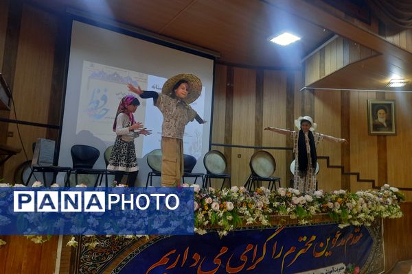 محفل حافظ‌خوانی در کانون فرهنگی تربیتی حضرت زینب(س)