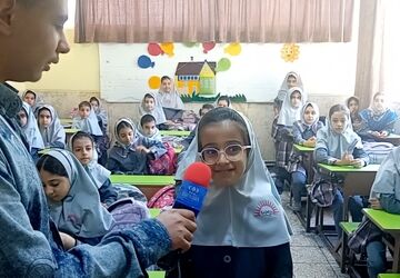 دانش آموزان از رفتار معلمشان درس همدلی آموختند 