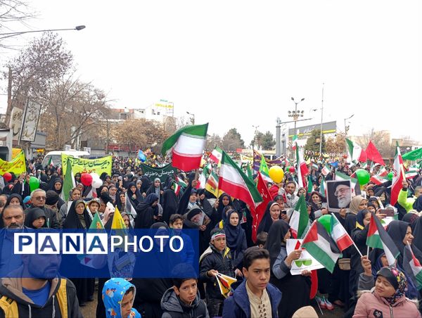 حضور چشمگیر مردم بجنورد در راهپیمایی ۲۲ بهمن