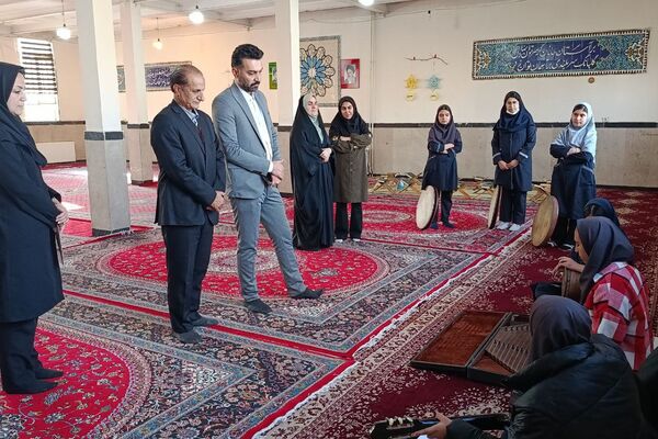  نمایشگاه فرهنگی و هنری دبیرستان عترت