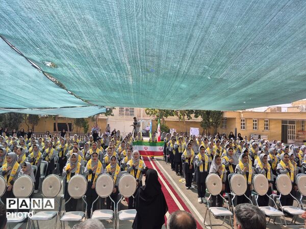 جشن عاطفه‌ها؛ روایت مهربانی و همدلی در دبستان دخترانه حاج حسین اسدی ناحیه ۶