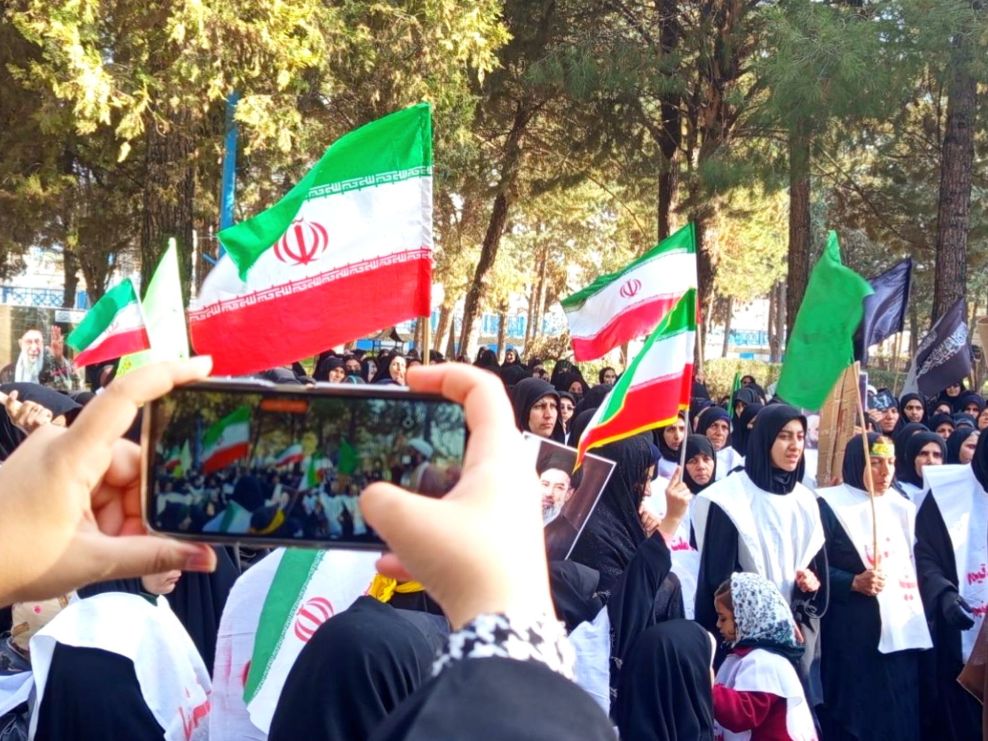 همایش بانوان کفن‌پوش لردگانی؛ جلوه‌ای از وفاداری و بیعت با امام امت