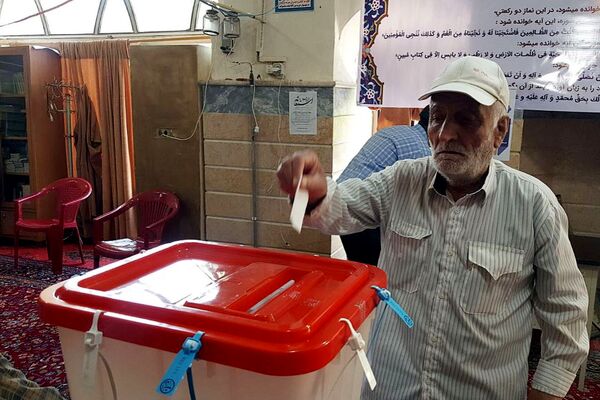 حضور پرشور مردم قوچان در دور دوم انتخابات ریاست‌جمهوری 