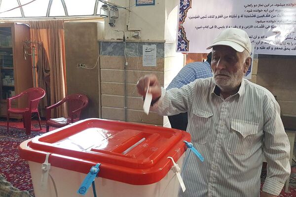 حضور پرشور مردم قوچان در دور دوم انتخابات ریاست‌جمهوری 