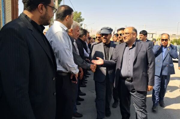 میثاق استاندار و مسئولان استانی با شهدا در سفر به زرقان