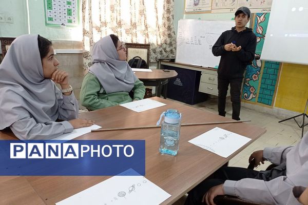 بازدید دانش‌آموزان سال اولی دبیرستان اندیشه‌نفیس شهرستان فیروزکوه از پژوهش‌سرا