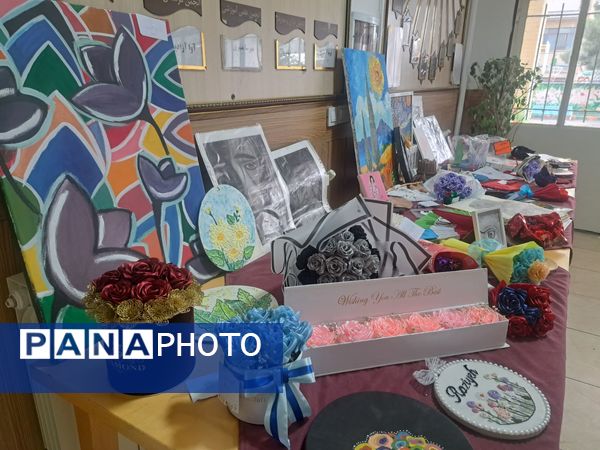 نمایشگاه دست‌سازه‌های هنری در دبیرستان علی افشارنژاد