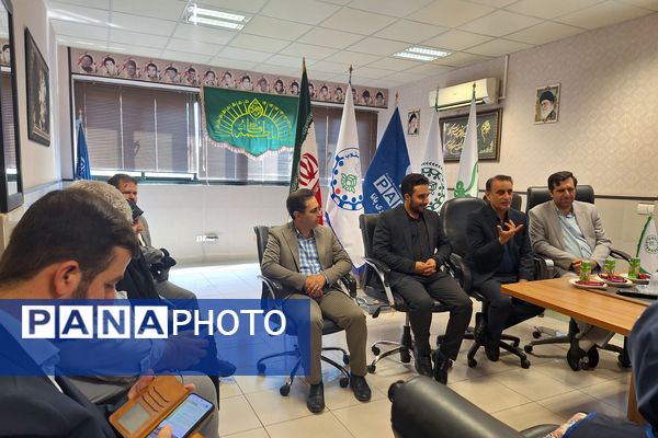 جلسه هم اندیشی و تجلیل از خبرنگاران پانا در شیراز 