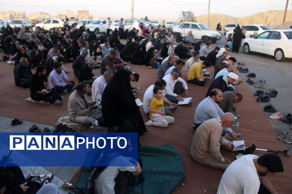 زمزمه عاشقانه دعای عرفه در یادمان 14 شهید گمنام کوه خضر نبی(ع)