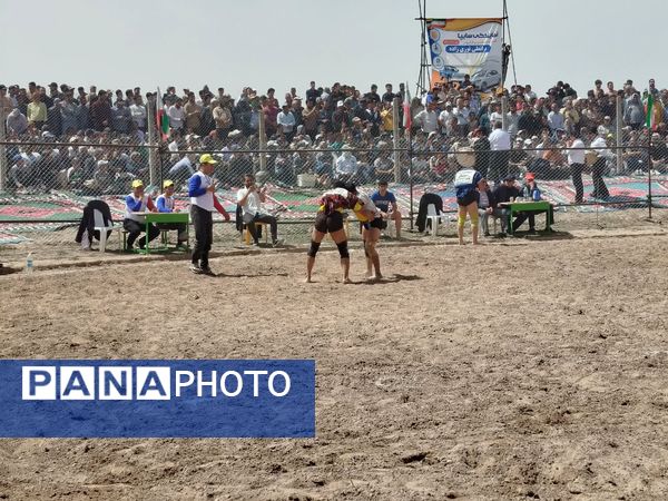 رقابت پهلوانان کشتی با چوخه در گود امام مرشد فاروج - میراثی ۴۰۰ ساله