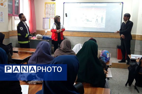 اولین دوره آموزشی آموزگاران با هدف کیفیت بخشی برنامه های سلامت و تندرستی 