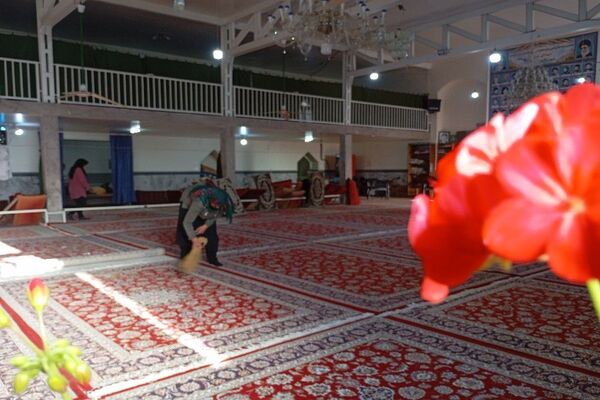 غبارروبی مساجد و استقبال از ماه پر برکت رمضان در شهر بار