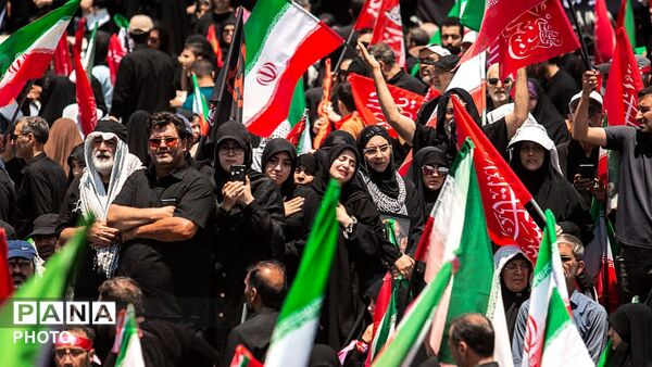 وداع حماسی ملت با پیکر مطهر پیشوای انقلاب اسلامی