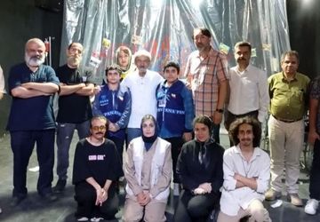 تئاتر، صدایِ مادران شهید می‌شود